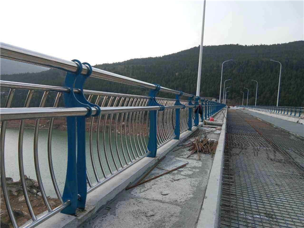 宁夏不锈钢桥梁护栏防腐措施的重要性及实施策略